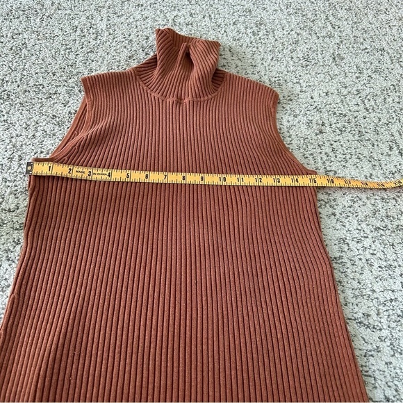 Chico’s Brown Silk Sleeveless Turtleneck Blouse Size Medium - Picture 9 of 10